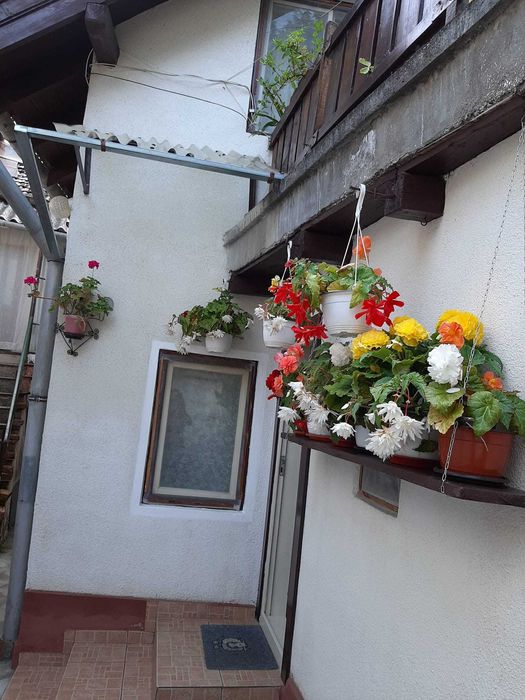 Casa renovata in Schei 3 camere, terasa, beci, magazie, curte