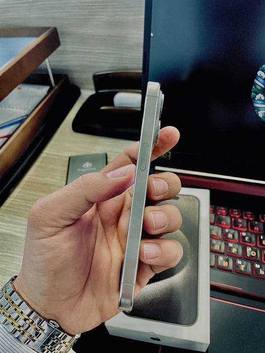 Iphone 15 Pro Natural (Sim)