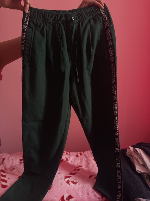 Зелен панталон Bershka