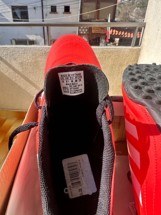 Adidas Спортни обувки за футбол !