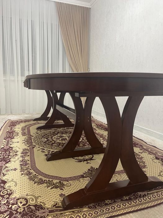 Продается деревянный стол