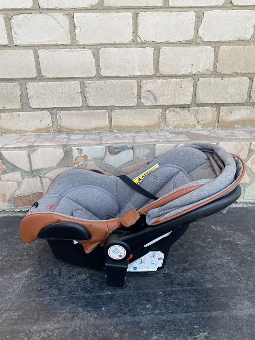 Коляска три в одном (с автолюлькой)