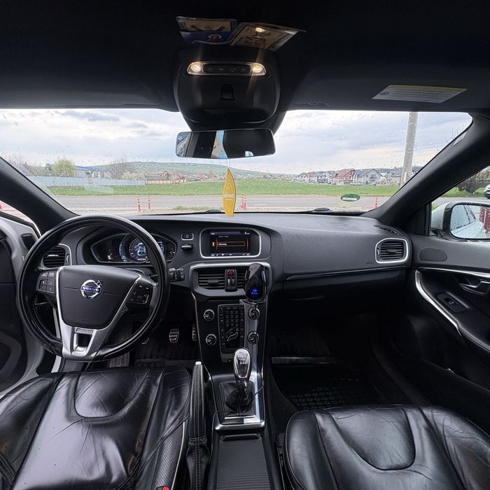 Volvo V40 R design