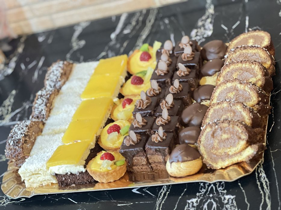 Platou de prajituri asortate