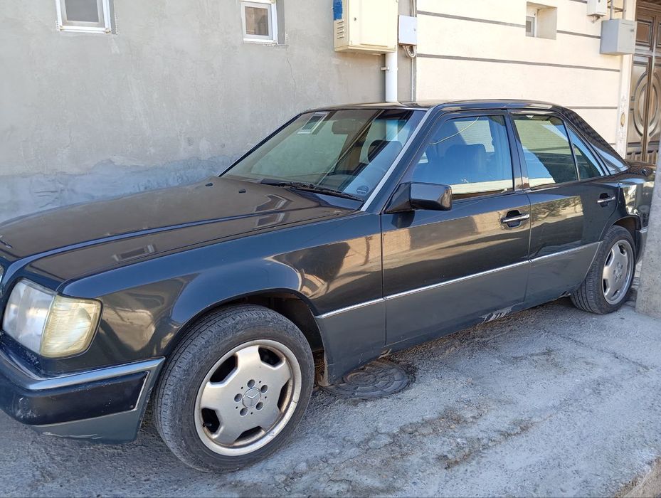 W124 E230 Mercedes Benz sotiladi