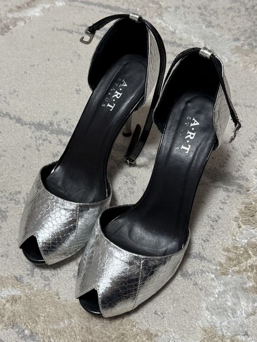 Продам туфли женские