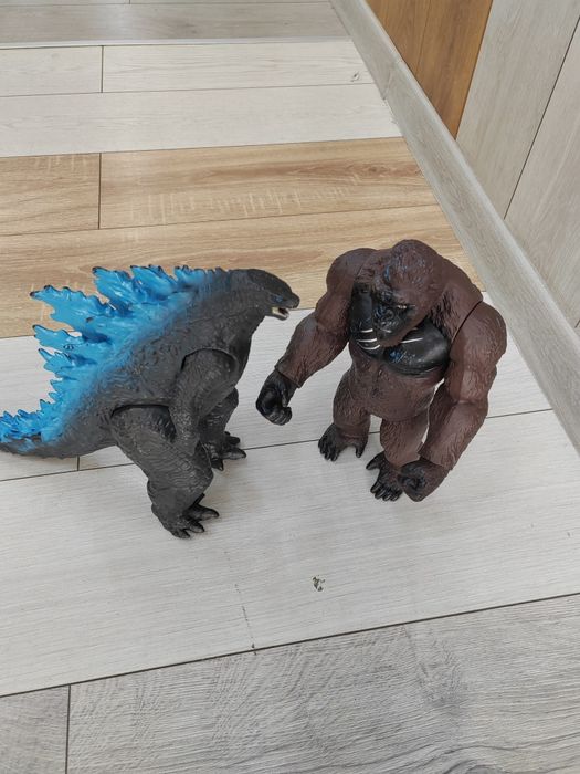 Jucării Godzilla și King Kong