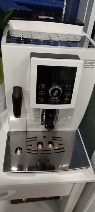 Кафе автомат Делонги бяла