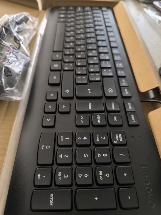 Комплект клавиатура с мишка НОВИ Lenovo Essential Wired Combo, черен