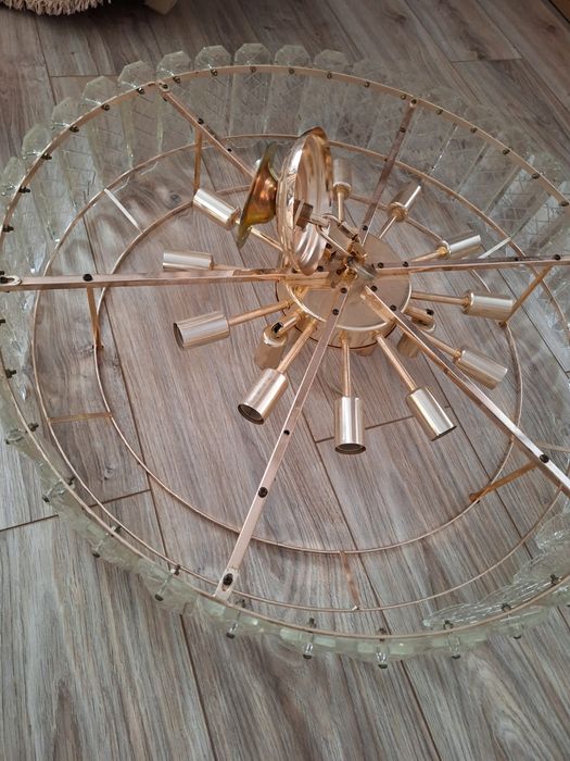 Люстра очень красивая большая