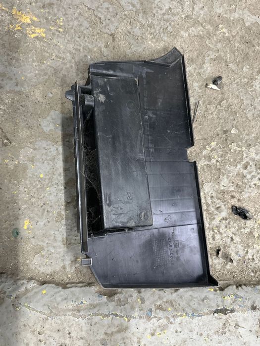 Крышка аккумулятора BMW E36