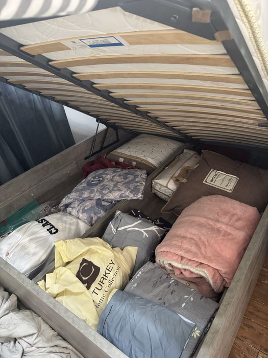 Кровать двуспальная