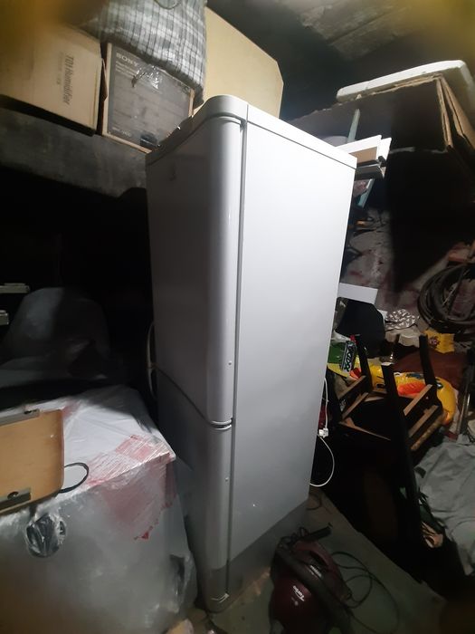 Продаётся холодильник indesit