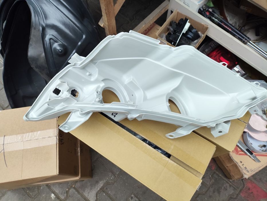 Корпус фара камри