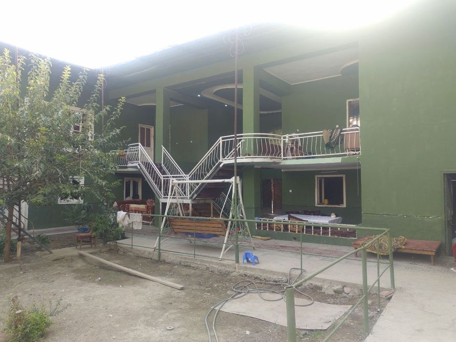 6 сотикли ховли Уй сотилади ёки 5-микрарайондеги домларга бартер