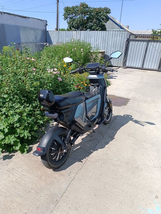 Продам электро скутер NIU