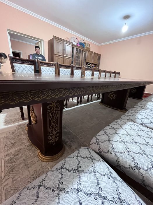 Стол со стульями