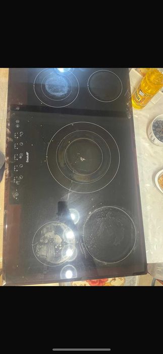 Продам электрическую плитку Smeg.