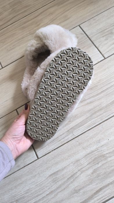 Пухени чехли от агнешка кожа 36