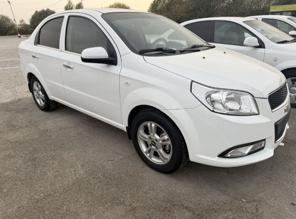 Nexia 3 avtomat sotiladi