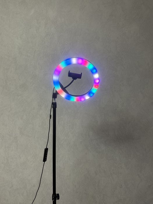 Продаю кольцевую LED лампу