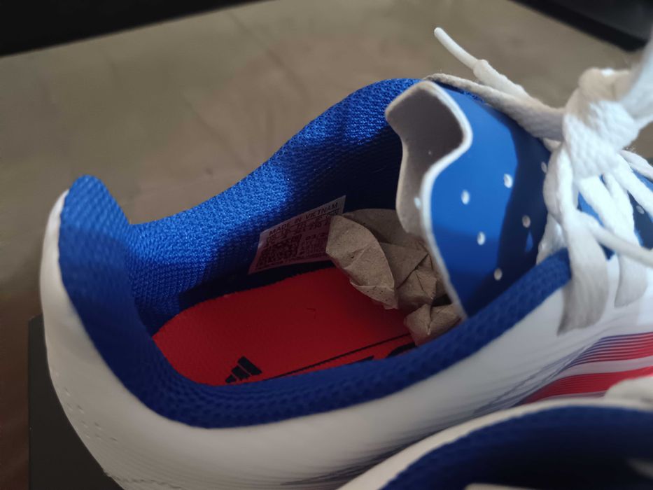 Бутонки Adidas нови!!! н. 36 и 2/3