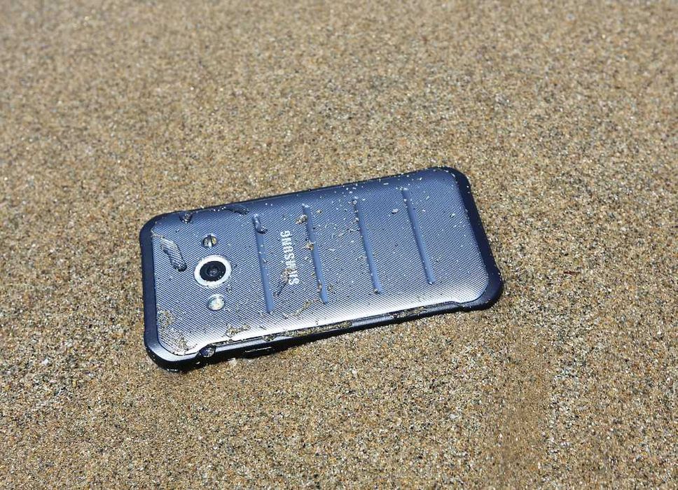 смартфон Samsung Galaxy Xcover 3 телефон