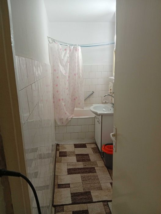 Închiriez garsonieră