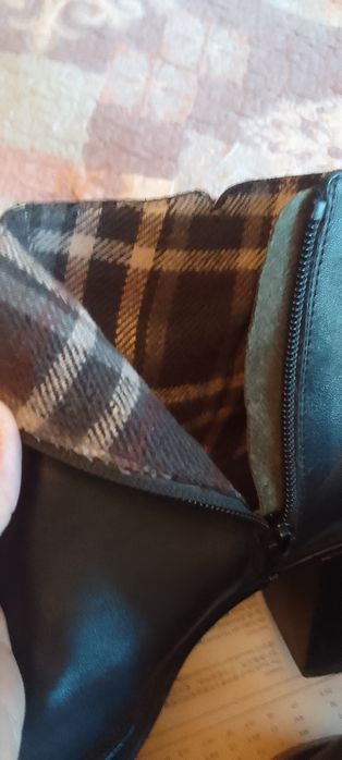 Продам женские ботинки