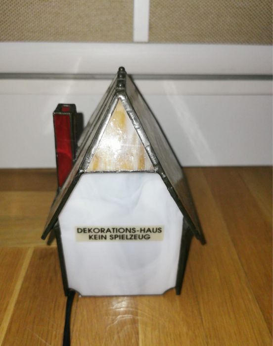 Антикварна лампа Тифани изработена от стъкло ,метал оформена като къща