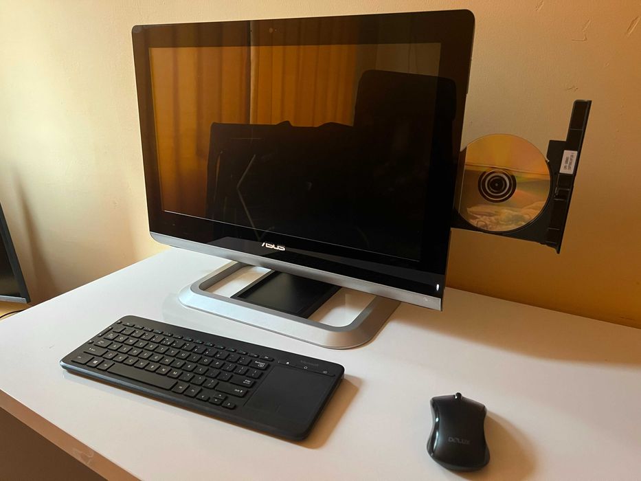 All in One компютър Asus ET222I - на цената на компютър