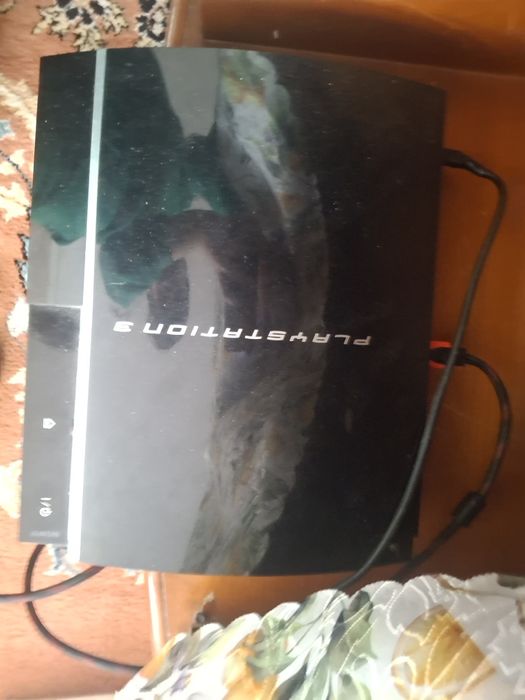 Vând PlayStation 3