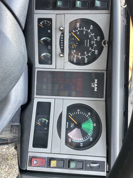 Camion MAN 4x4 echipat pt deszapezire