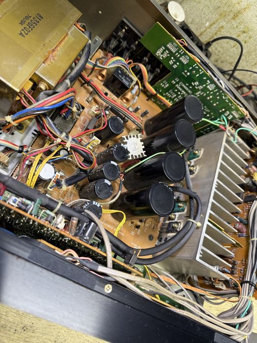 Luxman LV-105U Качествен стерео усилвател