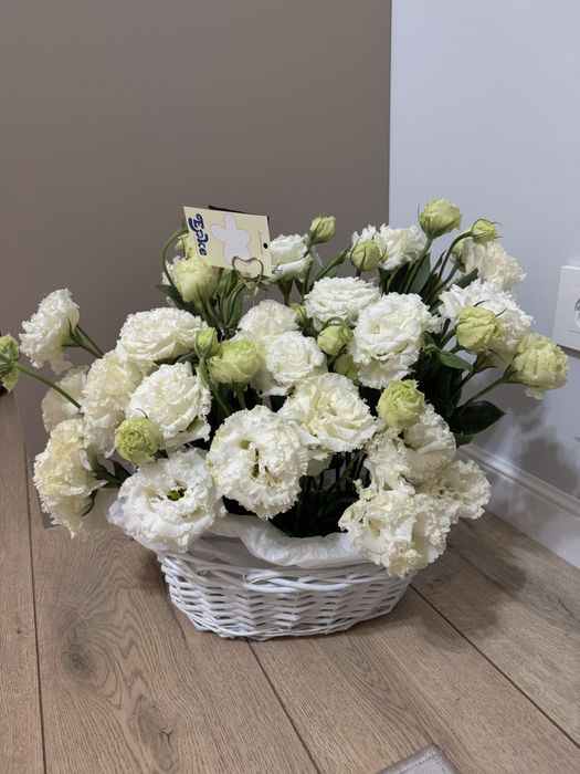 Букет цветов в корзине