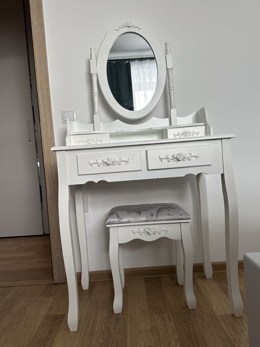 Masuta machiaj cu scaun