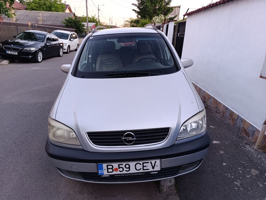 Vând Opel Zafira