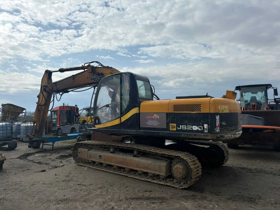 Dezmembrez excavator pe senile JCB JS 200-Piese de schimb JCB