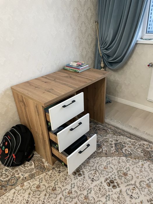 Стол писменный качественный