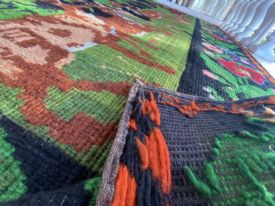 Scoarță tradițională românească cu cerbi – piesă vintage de colecție