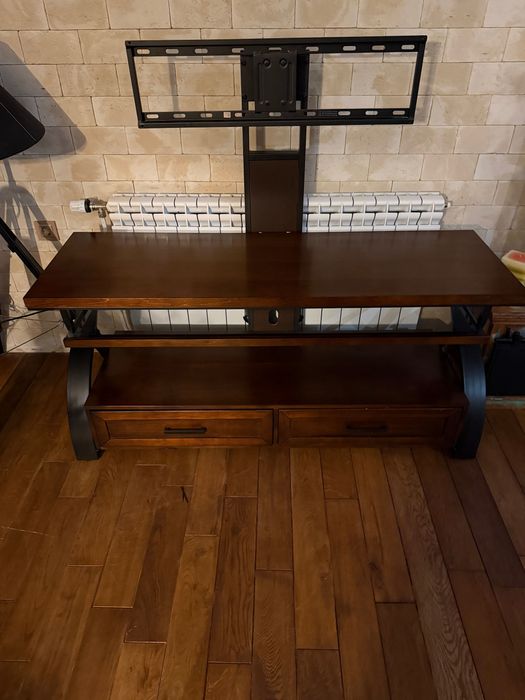 Тв - шкаф с дърво