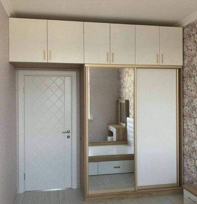 Yotoqxona uchun zamonaviy mebellar to'plami.