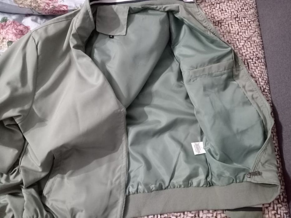 Продаётся ветровка мужская