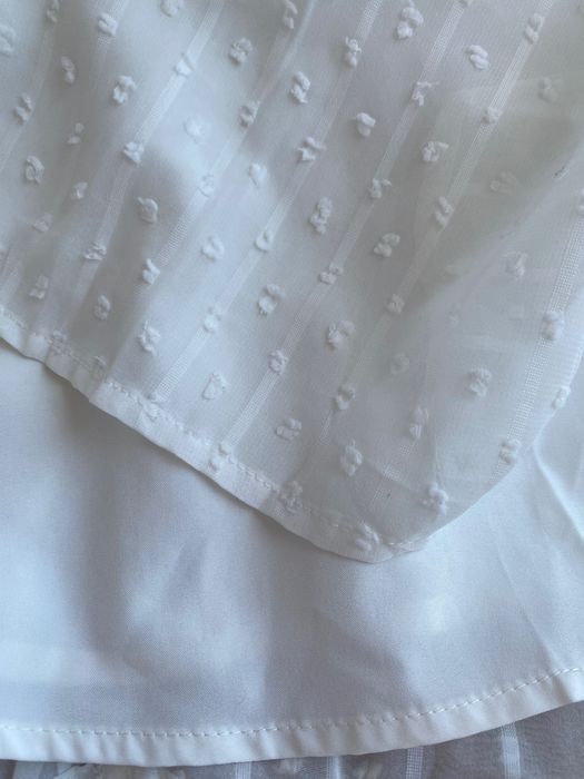 Бяла рокля, лека, с цип на гърба