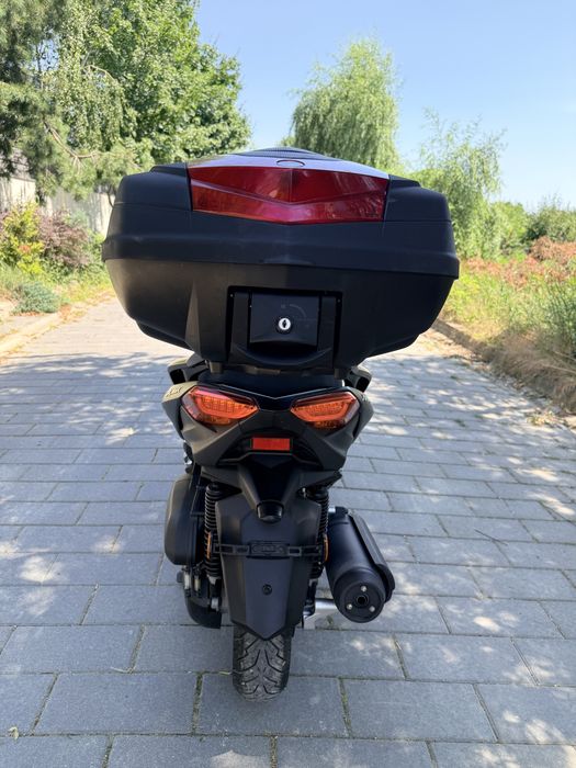 Yamaha xmax , yamaha ironmax, scuter 125cc, scuter conduci cu B