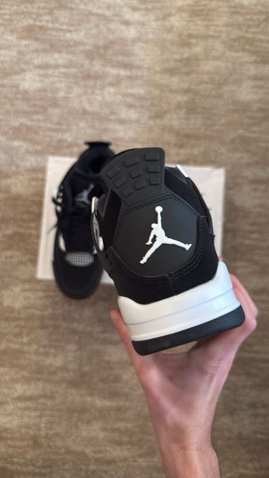 Adidasi incaltaminte