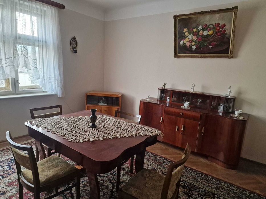 Vand in Cisnadie, apartament la casa in curte comuna