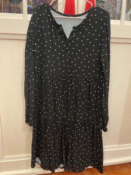 Платья в отличном состоянии . Одеты по одному или 2 раза