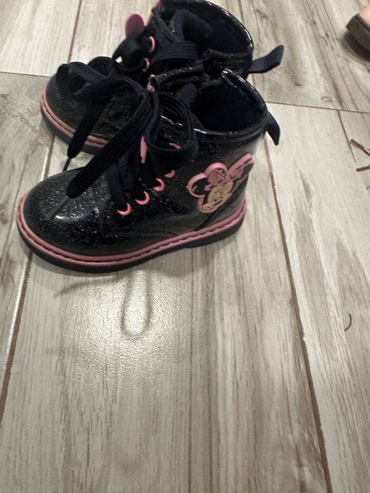 Боти на Minnie Mouse размер 24