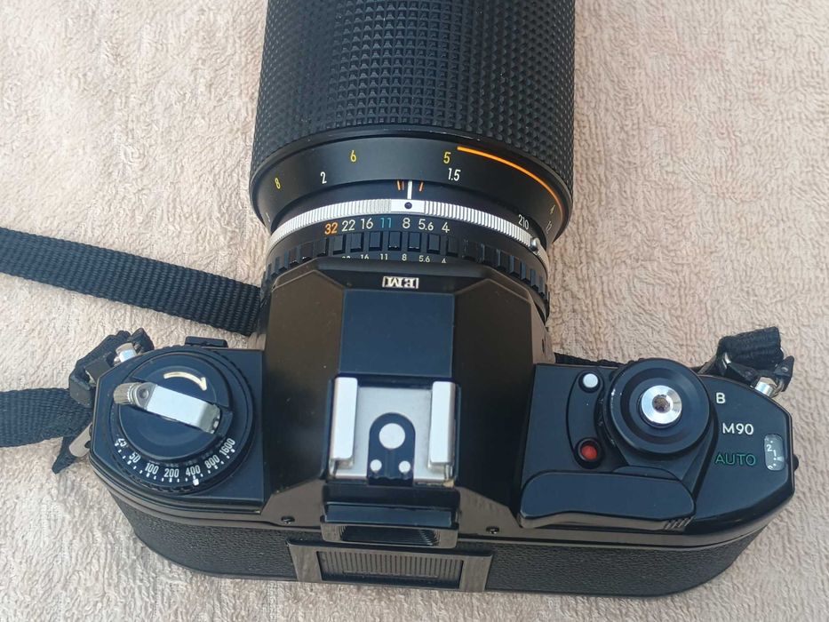 Aparat foto Nikon EM